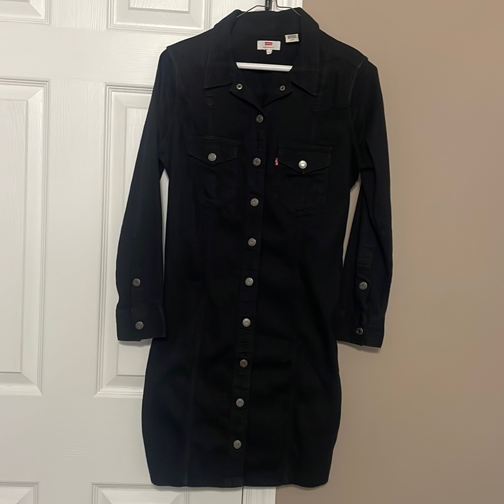 Levi’s Women’s Black Button Down Denim Dress with Pockets and long sleeve